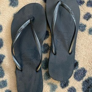 Havaianas sandals - used but worn 1-2 times. Size 41-42 slim. Navy blue color.